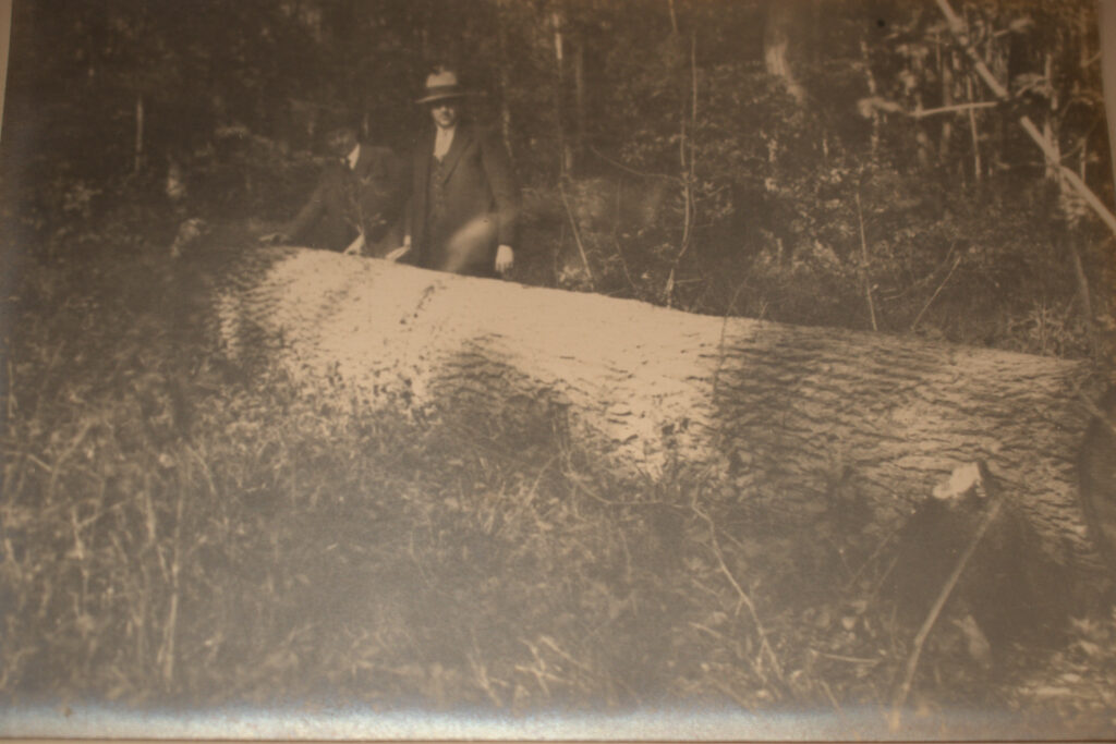 Een foto van de vader van Alexander Russelman op het landgoed, kort nadat het was aangeschaft